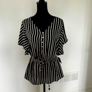 Ixia  black and white empire waist blouse size large item 04-03